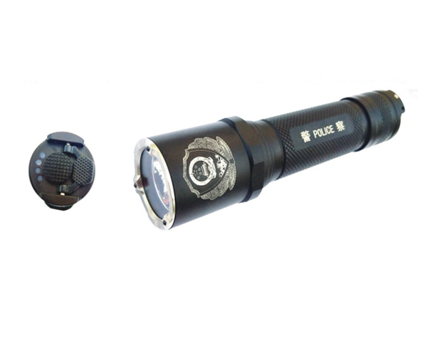 戰術型強光手電